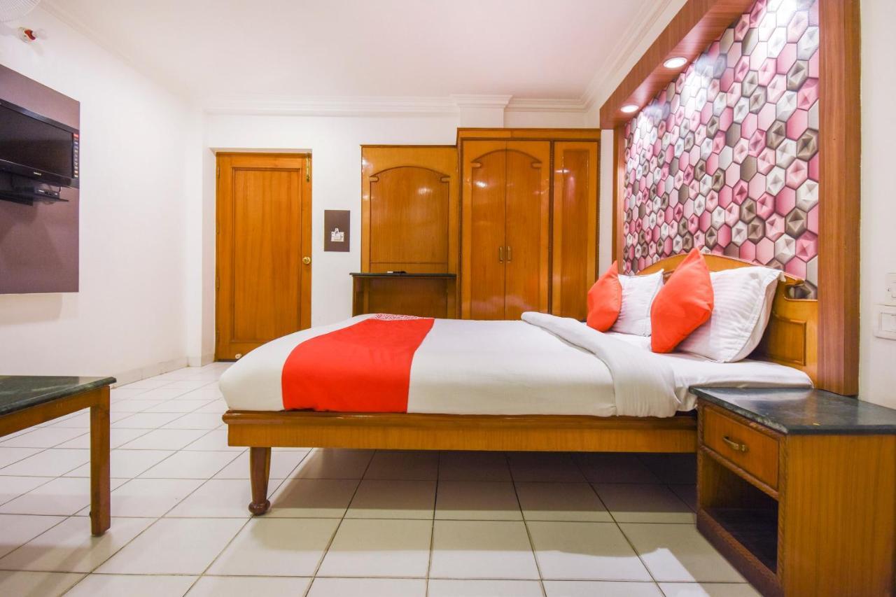 Oyo V International Hotel Amritsar Buitenkant foto