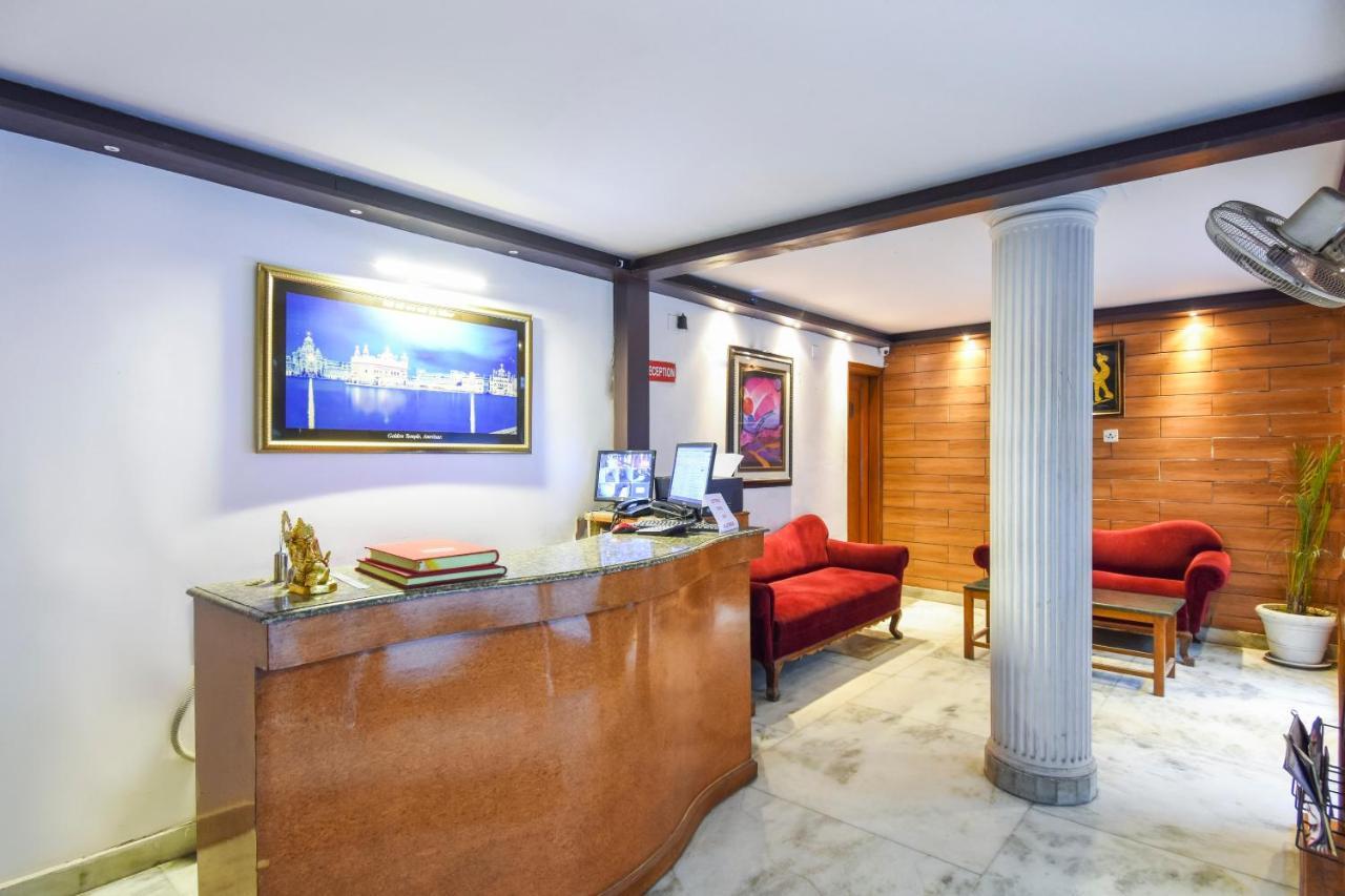 Oyo V International Hotel Amritsar Buitenkant foto