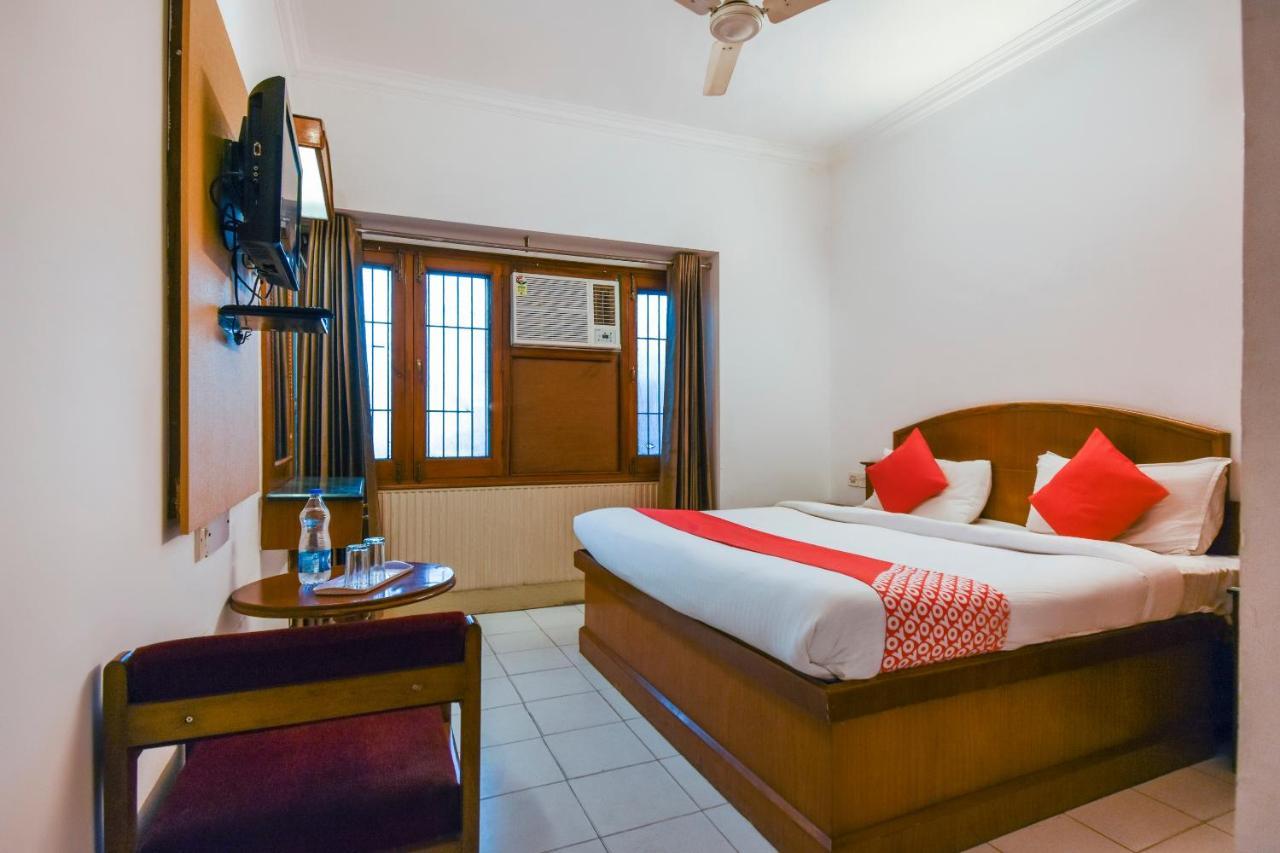 Oyo V International Hotel Amritsar Buitenkant foto