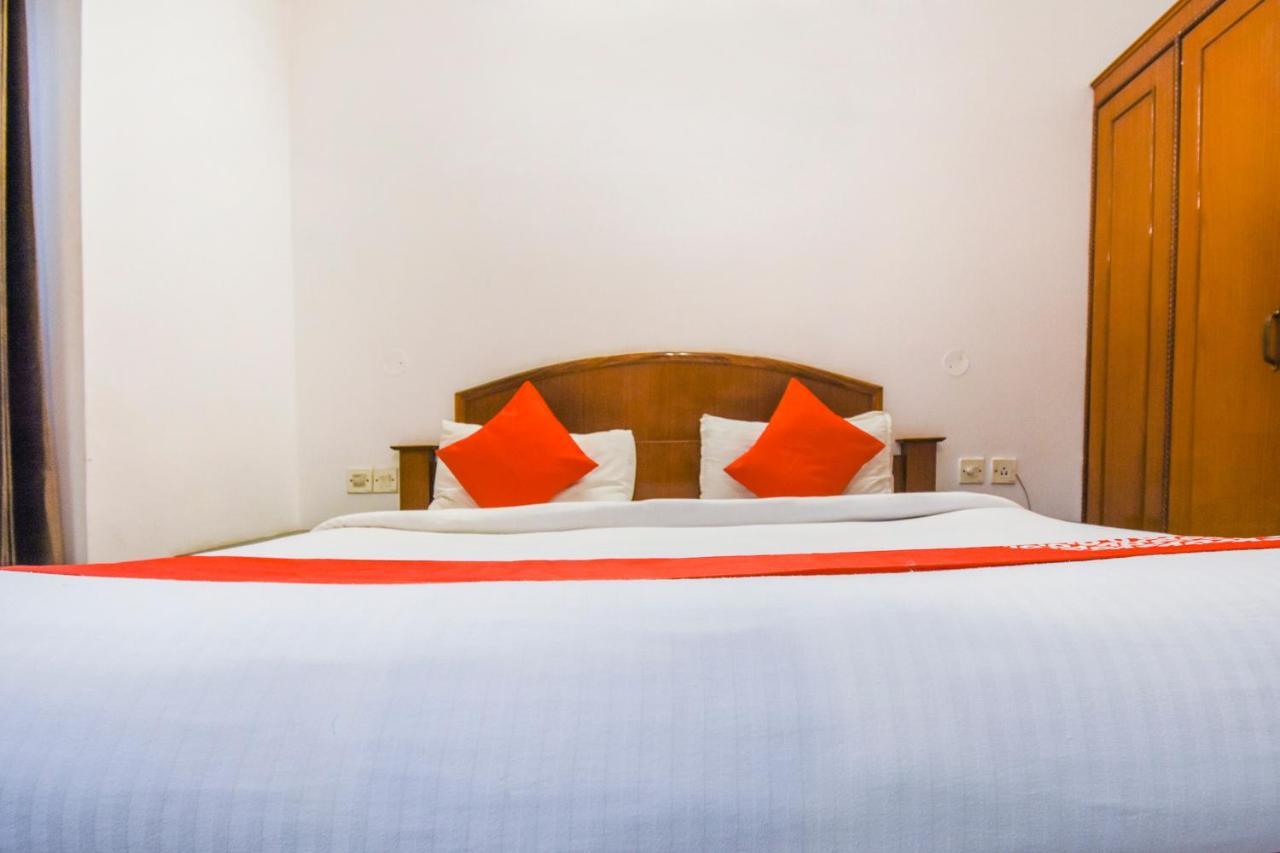 Oyo V International Hotel Amritsar Buitenkant foto