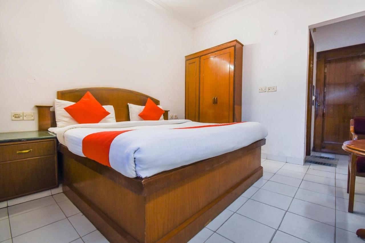 Oyo V International Hotel Amritsar Buitenkant foto
