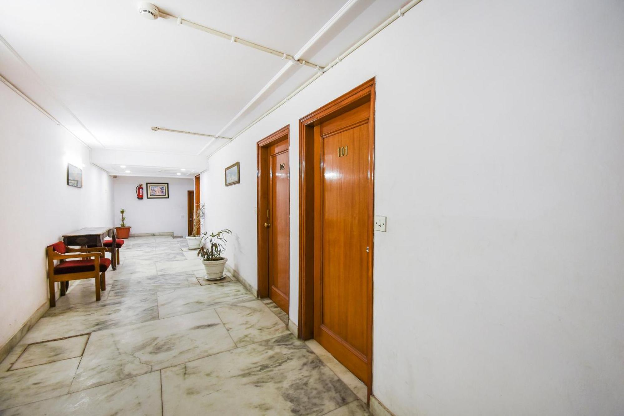 Oyo V International Hotel Amritsar Buitenkant foto