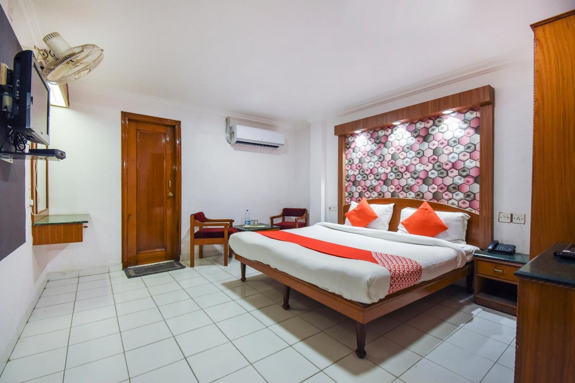 Oyo V International Hotel Amritsar Buitenkant foto